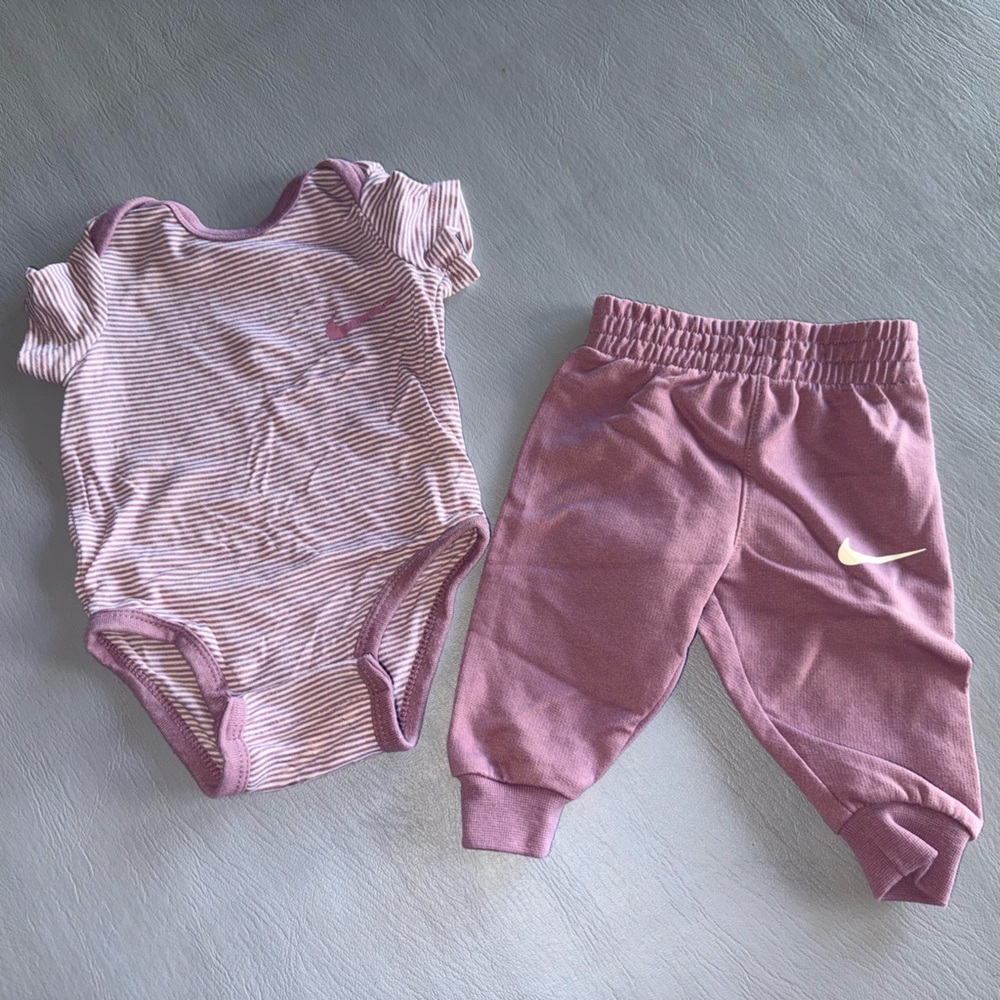 Nike‎ Newborn Pink Apparel